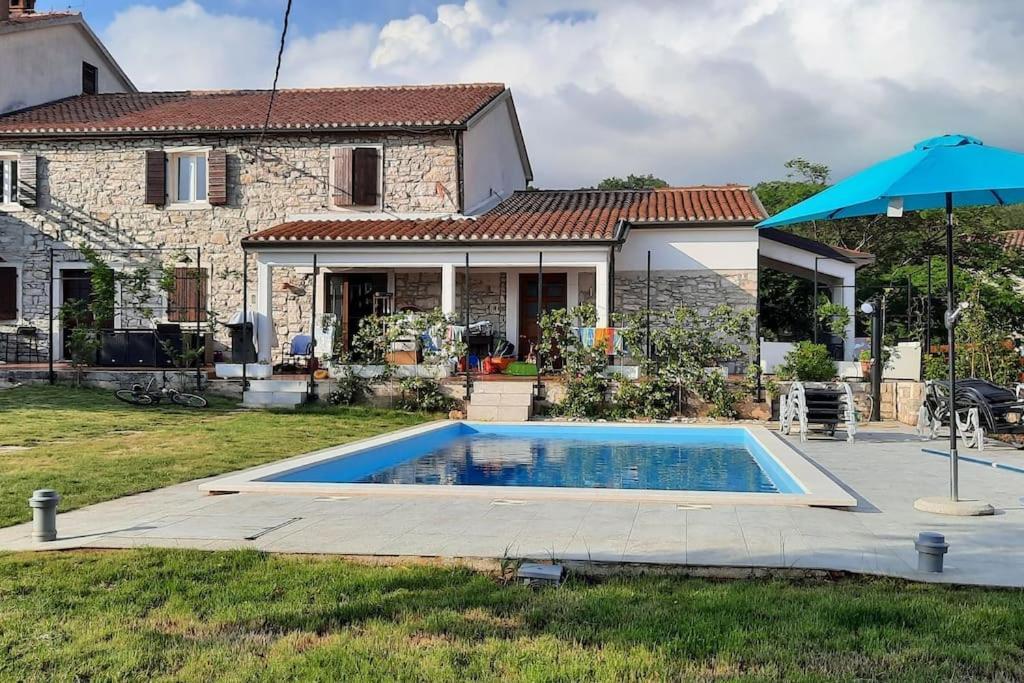Holiday Home For 8 People, Pool + Sea View Vilanija Екстер'єр фото