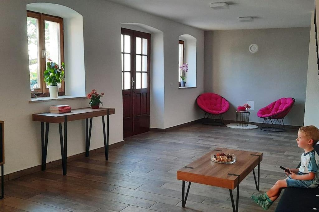 Holiday Home For 8 People, Pool + Sea View Vilanija Екстер'єр фото