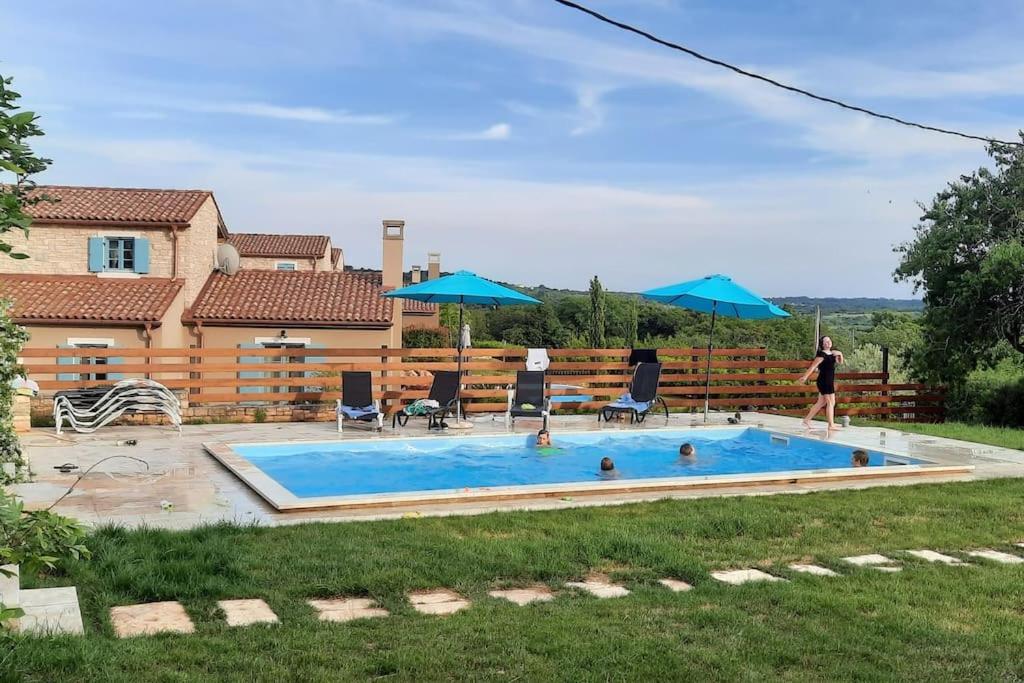 Holiday Home For 8 People, Pool + Sea View Vilanija Екстер'єр фото