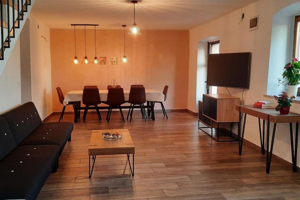 Holiday Home For 8 People, Pool + Sea View Vilanija Екстер'єр фото