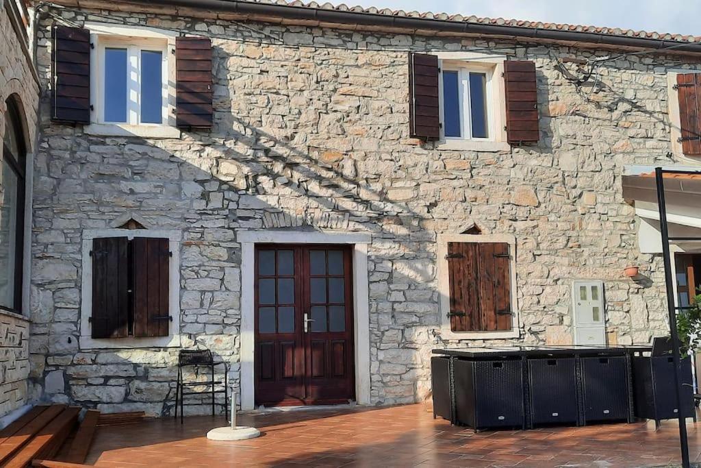 Holiday Home For 8 People, Pool + Sea View Vilanija Екстер'єр фото