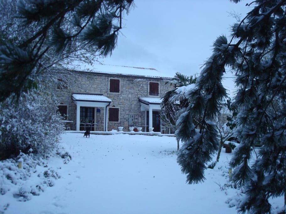 Holiday Home For 8 People, Pool + Sea View Vilanija Екстер'єр фото